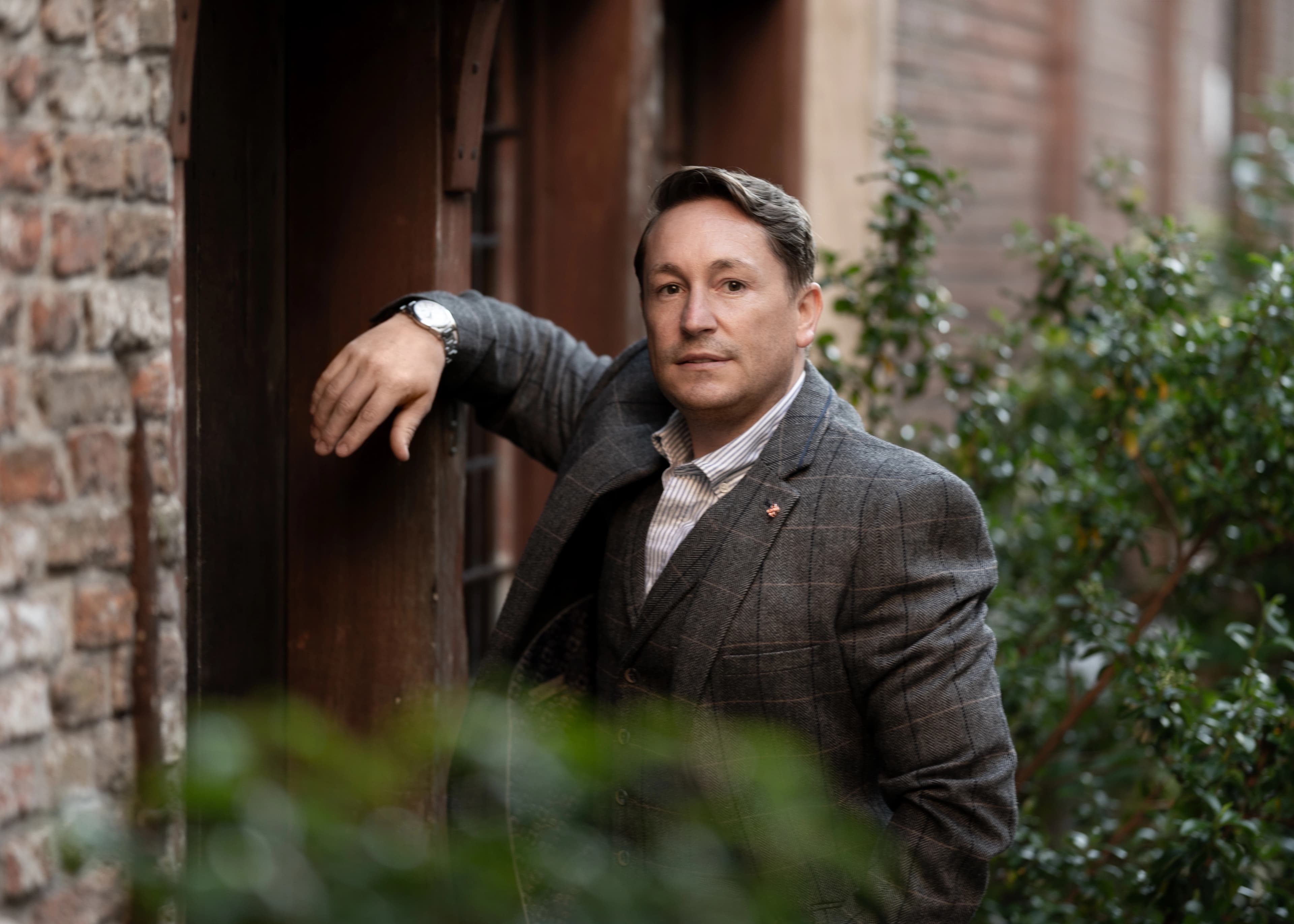 Mode fotografie in Peaky Blinders stijl Leiden